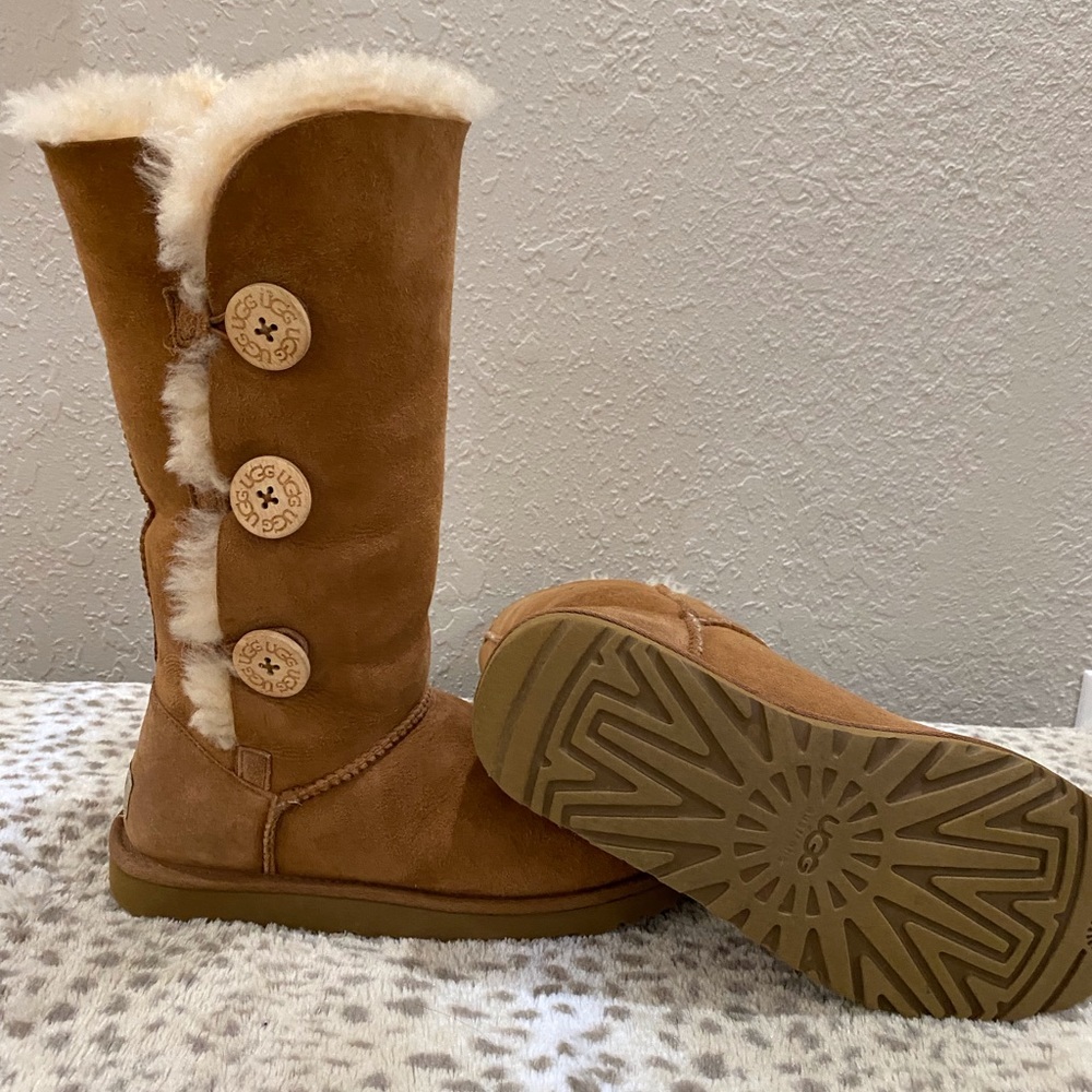 UGG Sheepskin Boots Size 8